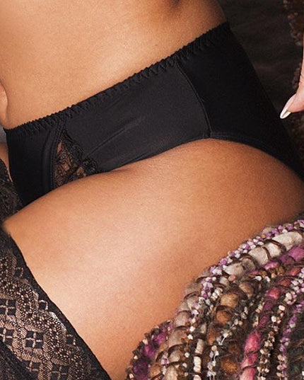 Sheer Side Bikini Panty Kostar Lovely Nights